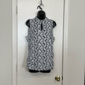 ‼️final must bundle ‼️White House Black Market Fitted Black and White Blouse